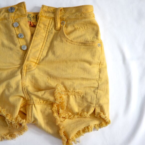We The Free • US 25 • Mid-Rise Shorts • Soft Yellow - Picture 7 of 13